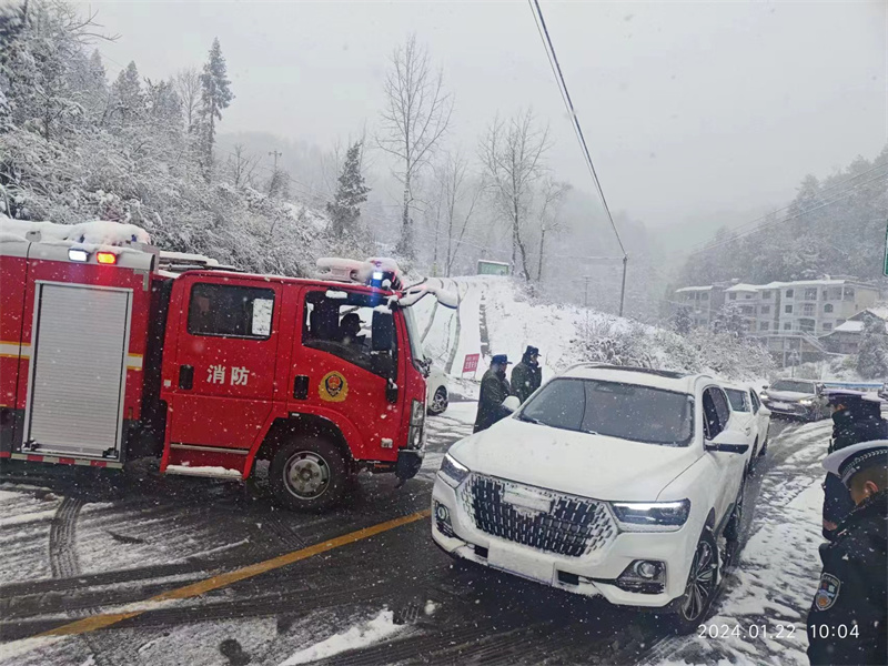 石阡各乡镇政府专职消防队在执勤战备岗位上，全面做好应急救援准备。
